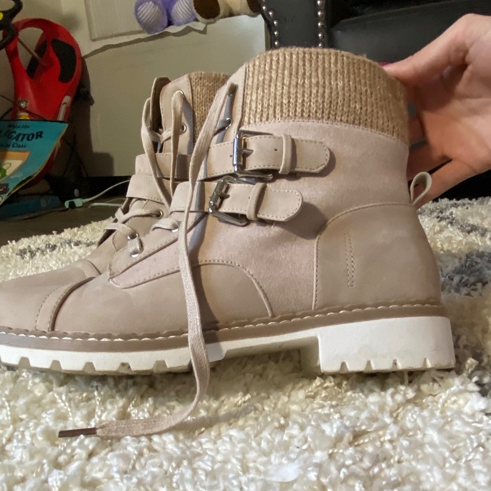 NWOT - Lace up boots - Picture 5 of 5